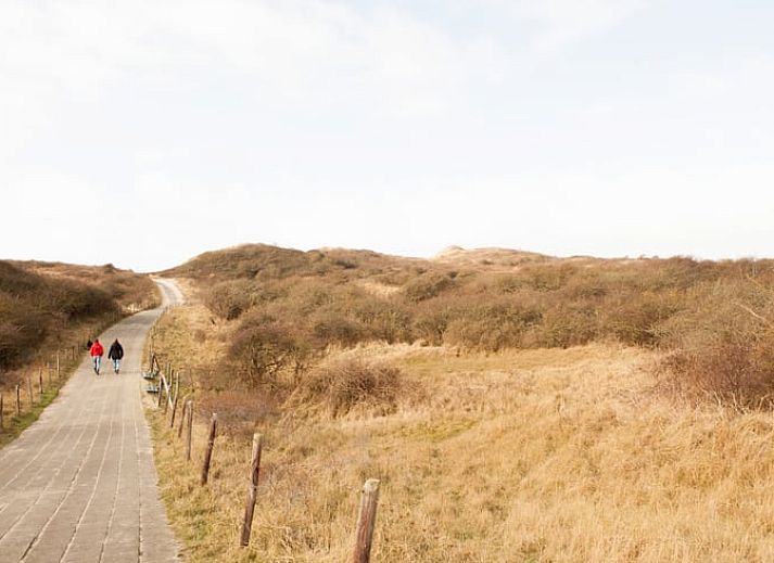 Slaapkamer in Vakantiehuisje in Koudekerke met dakraam en comfortabel bed, Walcheren, Zeeland.