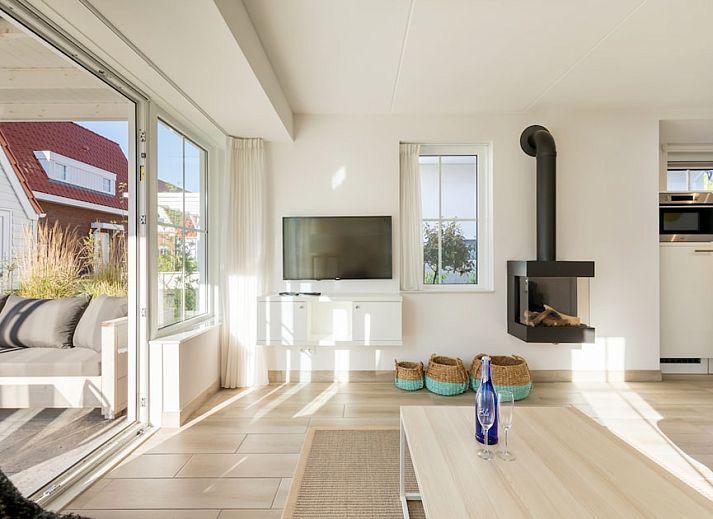 Geniet van de luxe veranda van Banckert Luxe Outdoor 4, een vakantiehuis in het prachtige Koudekerke, Walcheren, Zeeland.