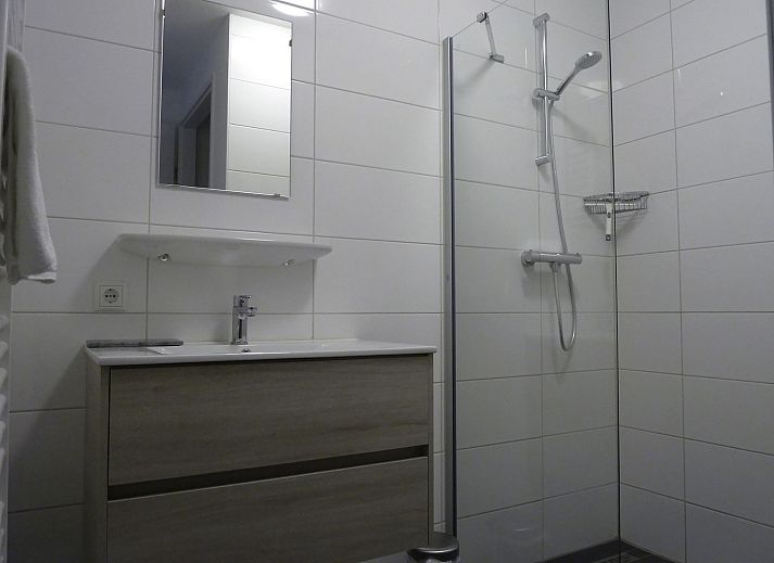 Modern kitchen in Holiday home Dishoek Dunes Residence, Koudekerke, Walcheren, Zeeland.