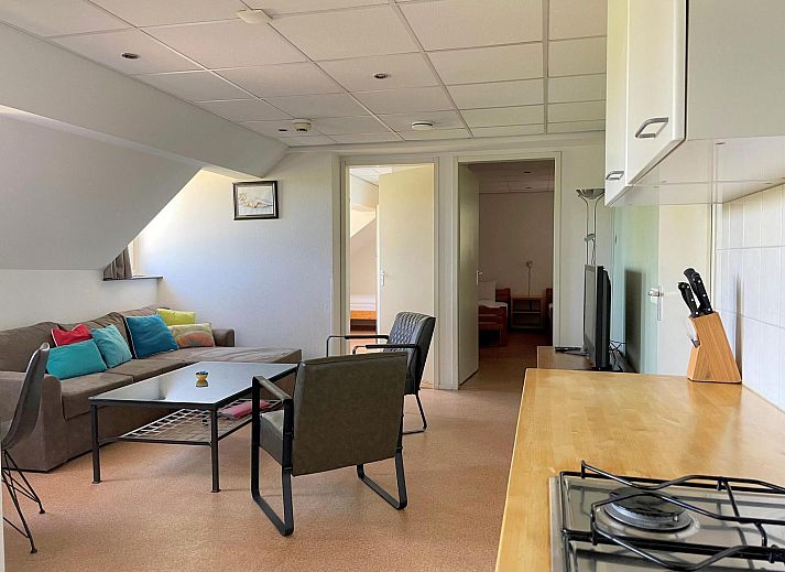 Entrance to VZ034 Apartment Koudekerke, vacation home in Koudekerke, Walcheren, surrounded by greenery and trees.