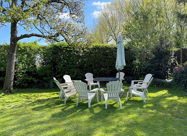 Bicycle storage at VZ034 Apartment Koudekerke, vacation home in Koudekerke, Walcheren, with covered space.
