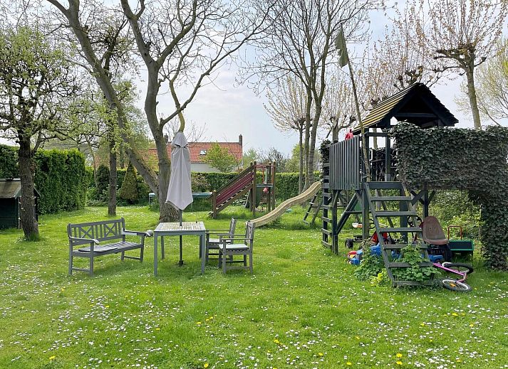 Cozy living room in VZ034 Apartment Koudekerke, vacation home in Koudekerke, Walcheren, with comfortable seating.