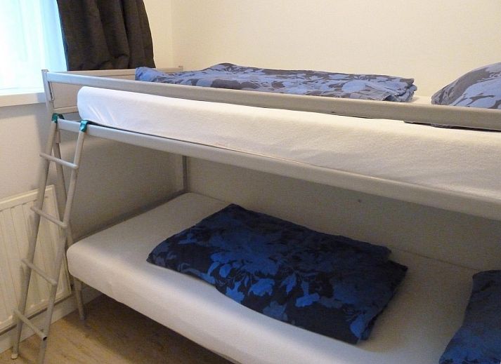 Moderne open keuken en zithoek in VZ1129 Vakantiehuis Koudekerke, Walcheren, Zeeland.