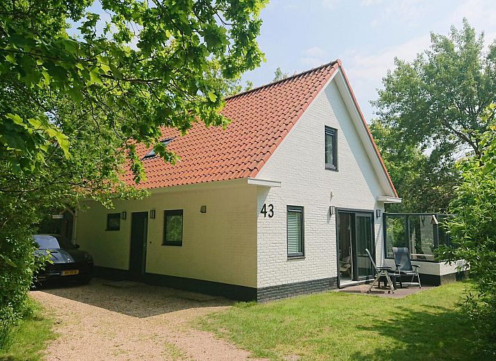 VZ906 Vrijstaand Vakantiehuis in Koudekerke omringd door groene natuur in Walcheren, Zeeland.