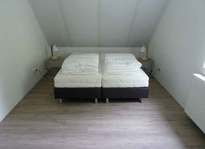 Terras met picknicktafel bij VZ906 Vrijstaand Vakantiehuis in Koudekerke, Walcheren, Zeeland.