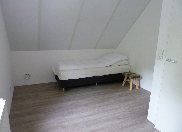 Terras met picknicktafel bij VZ906 Vrijstaand Vakantiehuis in Koudekerke, Walcheren, Zeeland.