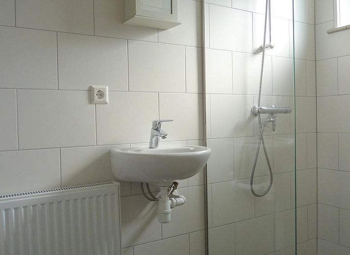 Zonnig terras van VZ1128 Vakantiebungalow in Koudekerke, Walcheren, Zeeland.