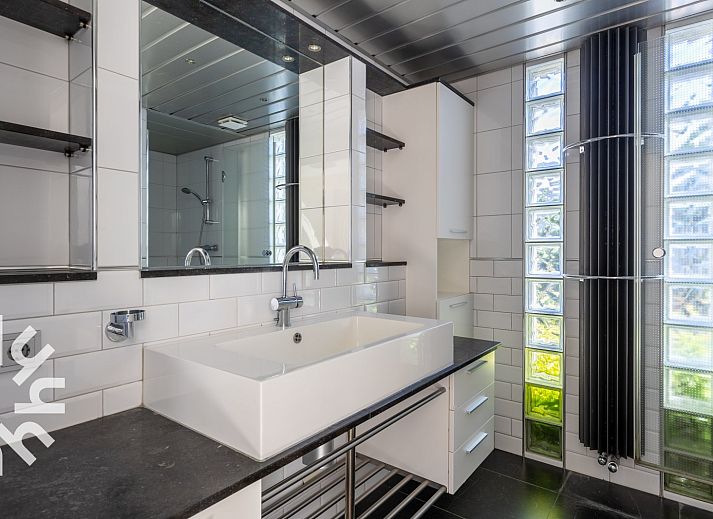 Ferienhaus ZE142 in Koudekerke, Walcheren mit gruenem Garten und gemuetlichen Sitzecken.