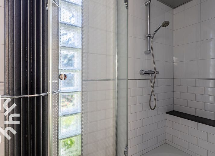 Ferienhaus ZE142 in Koudekerke, Walcheren mit gruenem Garten und gemuetlichen Sitzecken.