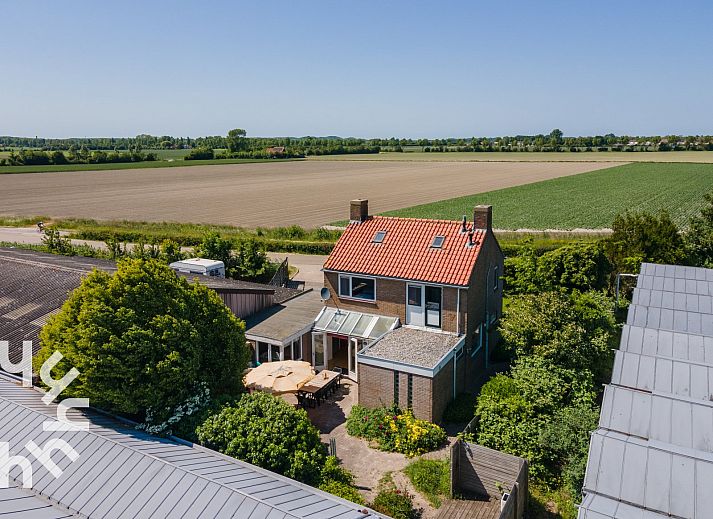 Helles Schlafzimmer im Ferienhaus ZE142 in Koudekerke, Walcheren mit Doppelbett und Aussicht.