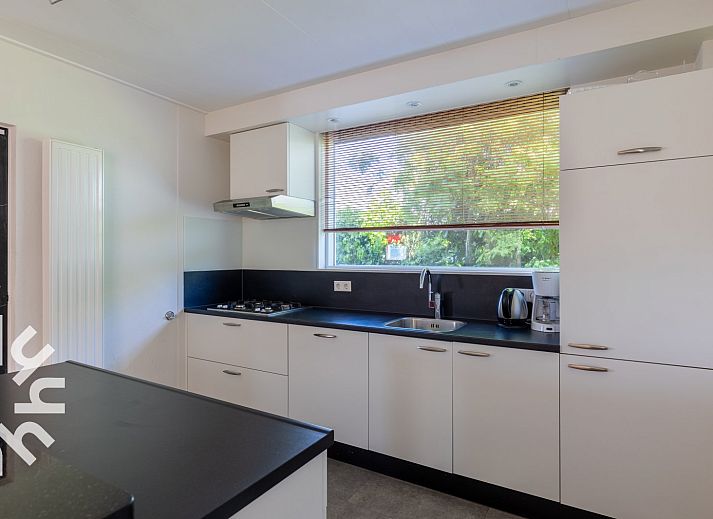 Trampolin im Garten des Ferienhauses ZE142 in Koudekerke, Walcheren, ideal fuer Kinder.