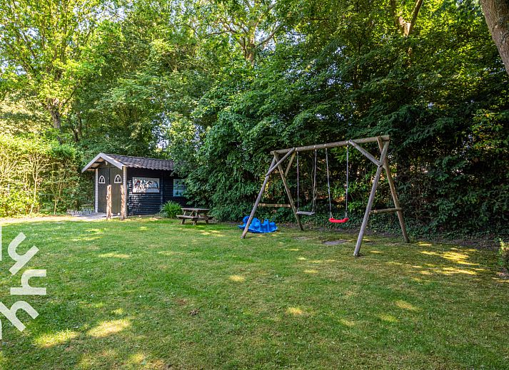 Ferienhaus ZE722 in Oostkapelle, Walcheren, Zeeland mit grosser Auffahrt und gruener Umgebung.
