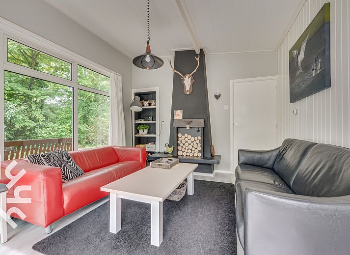 Terrasse des Ferienhauses ZE722 in Oostkapelle, Walcheren, Zeeland mit Snacks und Getraenken.