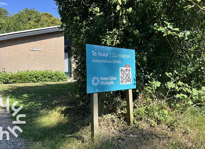 Schlafzimmer im Ferienhaus ZE366 in Oostkapelle, Walcheren, mit zwei Einzelbetten.