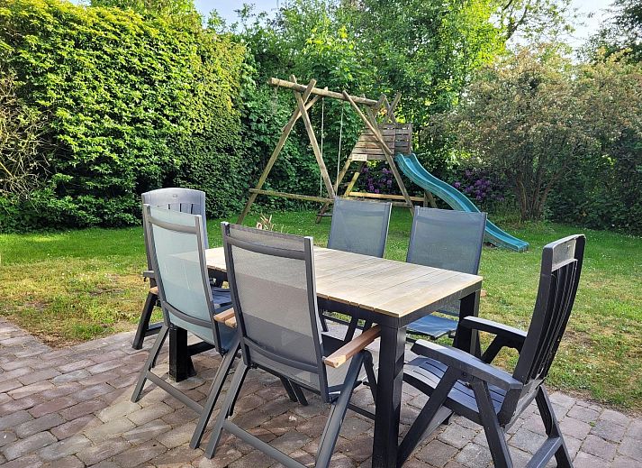 VZ2330 Vakantiehuis in Oostkapelle met ruime tuin en terras, Walcheren, Zeeland.