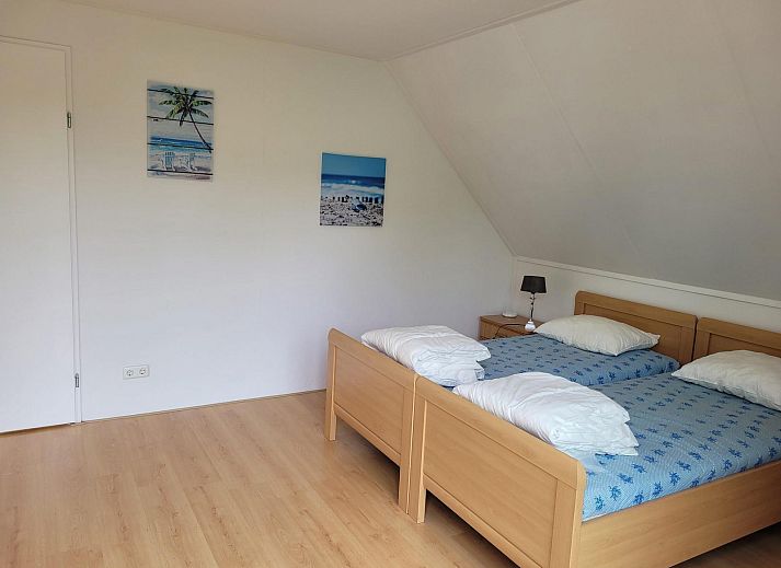 Ruime groene tuin van VZ2330 Vakantiehuis in Oostkapelle, Walcheren, Zeeland.