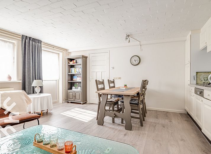 Vakantiehuis ZE118 in Oostkapelle met charmante bakstenen gevel en groene omgeving op Walcheren, Zeeland.