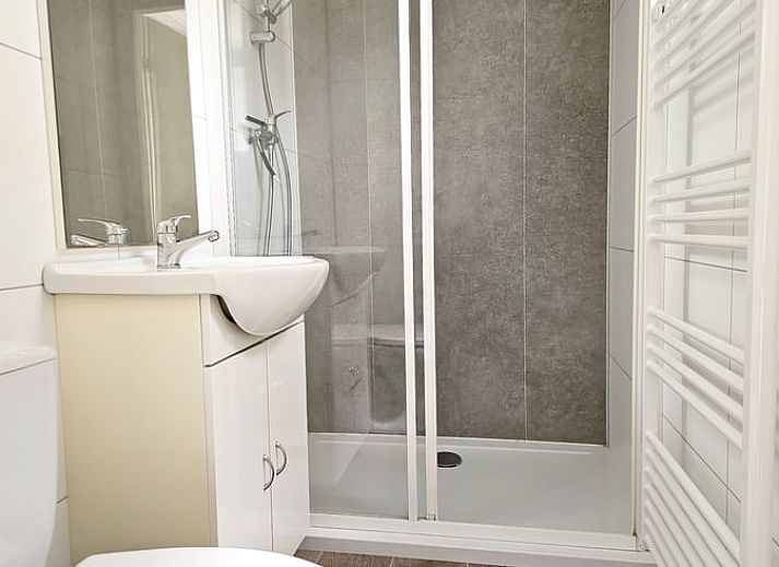 Comfortabele zithoek in Huisje in Oostkapelle, Walcheren, met uitzicht op de natuur.