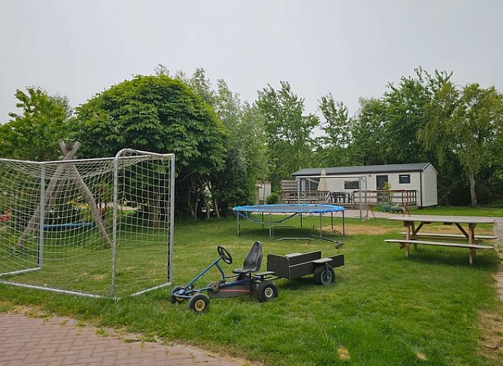 Comfortabele zithoek in Huisje in Oostkapelle, Walcheren, met uitzicht op de natuur.