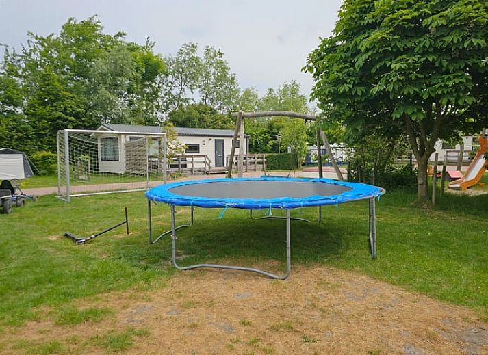 Comfortabele zithoek in Huisje in Oostkapelle, Walcheren, met uitzicht op de natuur.