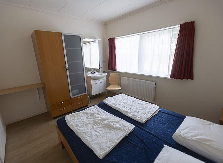 Lichte woonkamer in VZ2404 Vakantiehuis in Oostkapelle, Walcheren, Zeeland.