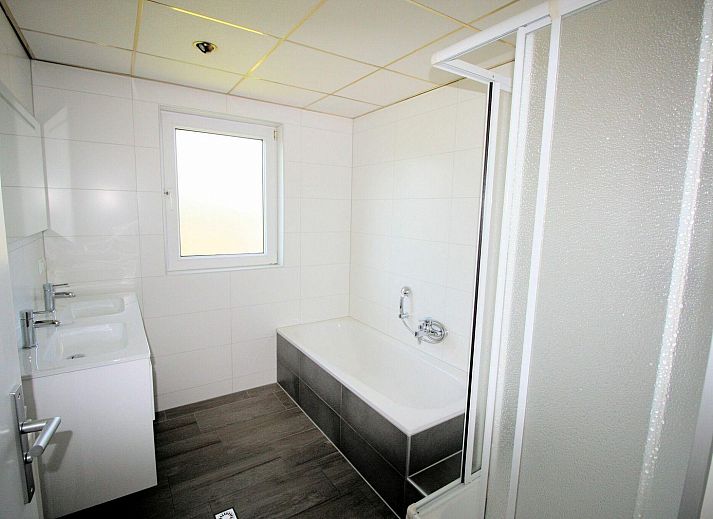 Gezellige entree van VZ986 Vakantiebungalow in Oostkapelle, Walcheren, een ideale vakantiewoning in Zeeland.