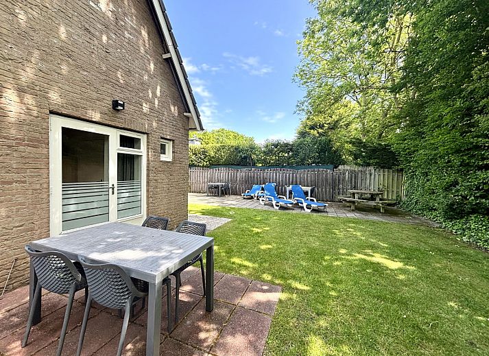 Moderne woonkamer in Appartement Boszicht 6, Oostkapelle, Walcheren, Zeeland.