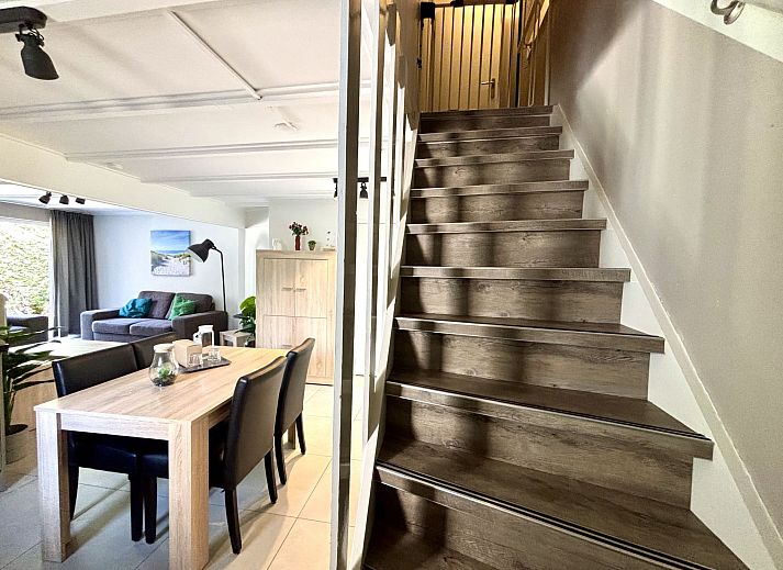 Uitzicht op het terras van Appartement Boszicht 6 in Oostkapelle, Walcheren, Zeeland.