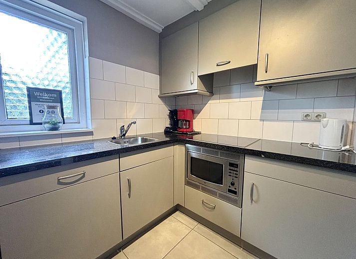 Volledig uitgeruste keuken in Appartement Boszicht 6, Oostkapelle, Walcheren, Zeeland.