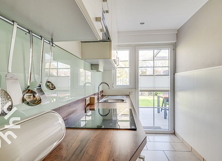 Bedroom with two beds in vacation home ZE742, Oostkapelle, Zeeland.