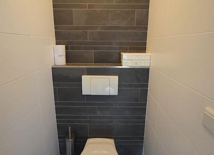 Spielplatz im Garten des Ferienhauses VZ1174 in Oostkapelle, ideal fuer Kinder.