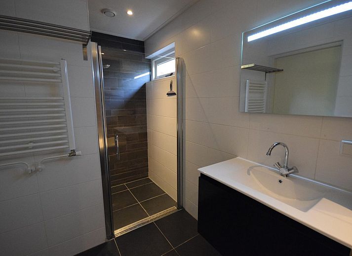 Spielplatz im Garten des Ferienhauses VZ1174 in Oostkapelle, ideal fuer Kinder.