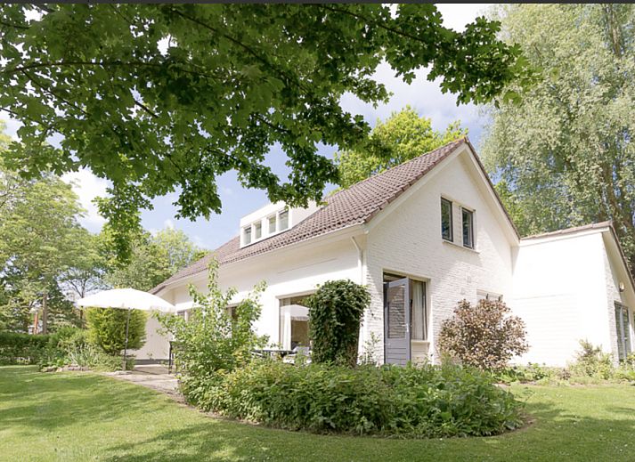 VZ1157 Detached very spacious vacation home in Oostkapelle, surrounded by green nature in Walcheren, Zeeland.