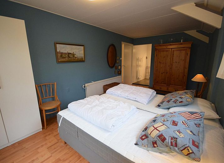 Terrace of VZ1157 Detached very spacious vacation home in Oostkapelle with parasol and garden view.