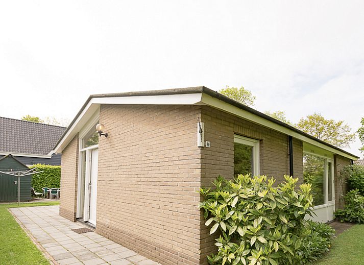 VZ1182 Holiday bungalow in Oostkapelle with spacious garden in Walcheren, Zeeland.