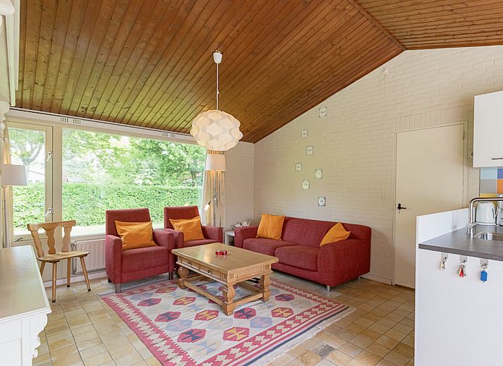 VZ1182 Holiday bungalow in Oostkapelle with spacious garden in Walcheren, Zeeland.