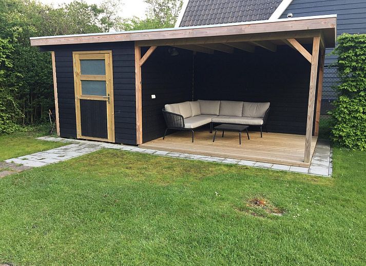 Side view of VZ1182 Holiday bungalow in Oostkapelle, Walcheren, with paved path.