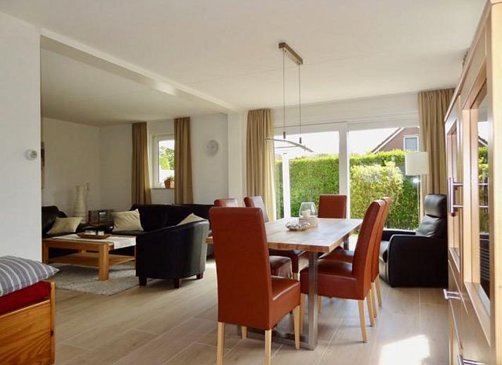 VZ2416 Freistehendes Ferienhaus in Oostkapelle mit sonniger Terrasse und gruenem Garten, Walcheren, Zeeland.