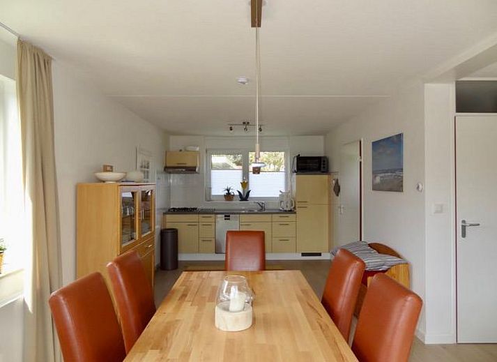 Charmantes Ferienhaus VZ2416 in Oostkapelle, Walcheren, mit modernen Sonnenkollektoren und grossem Garten.