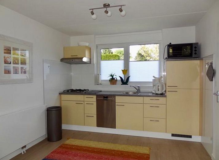 Charmantes Ferienhaus VZ2416 in Oostkapelle, Walcheren, mit modernen Sonnenkollektoren und grossem Garten.