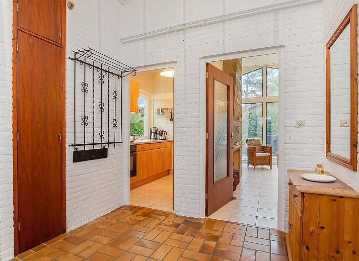 Vorderansicht von VZ2420 Ferienbungalow Oostkapelle umgeben von Gruen in Walcheren