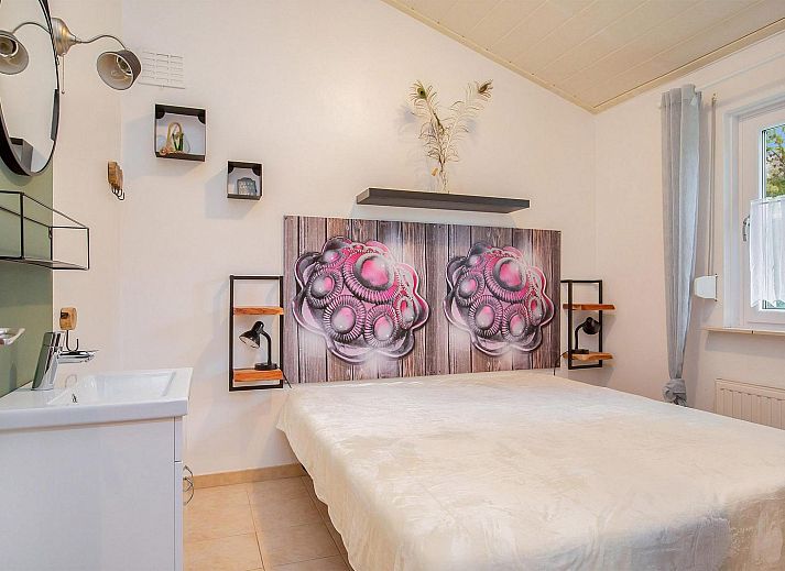 Gemuetliches Wohnzimmer von VZ2420 Ferienbungalow Oostkapelle mit viel Licht