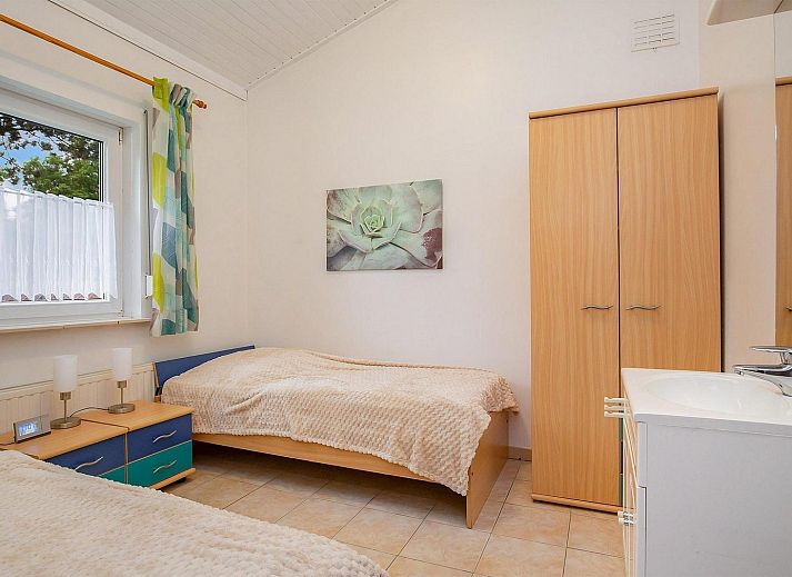 VZ2420 Ferienbungalow Oostkapelle Wohnzimmer mit Blick auf die Terrasse