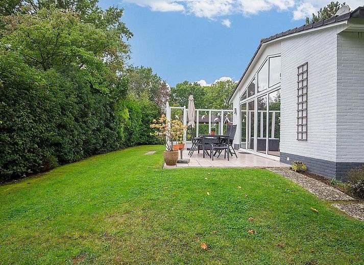 VZ2420 Ferienbungalow Oostkapelle Wohnzimmer mit Blick auf die Terrasse