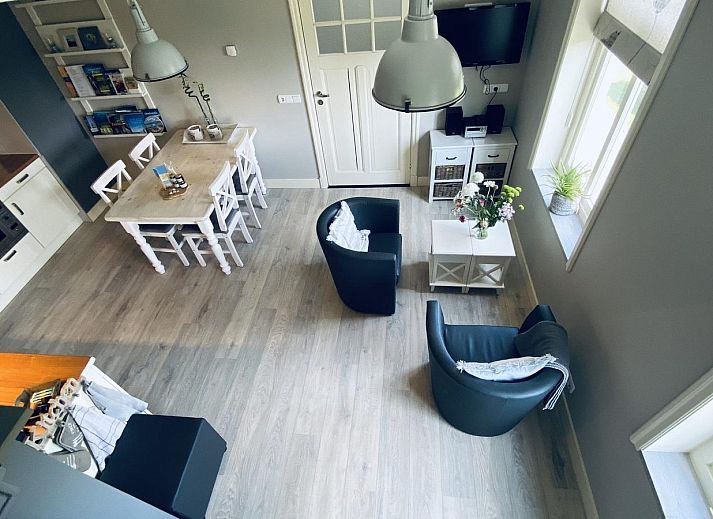 VZ833 Ferienhaus Oostkapelle, Eingang zum Ferienhaus in Oostkapelle, Walcheren, umgeben von Natur.