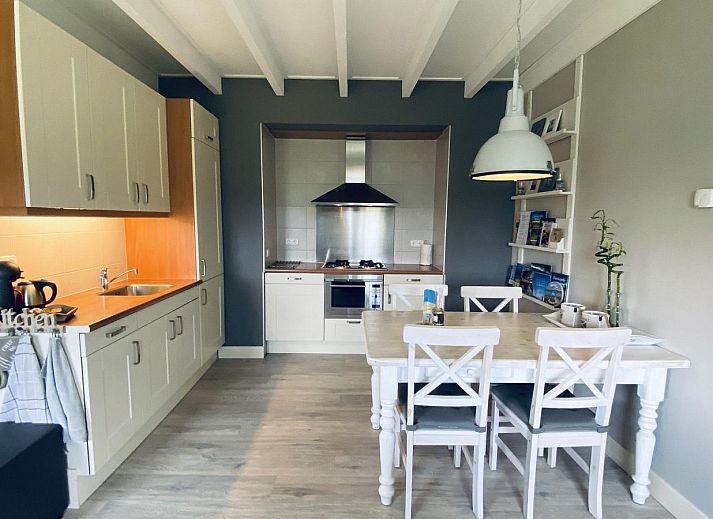 VZ833 Ferienhaus Oostkapelle, Eingang zum Ferienhaus in Oostkapelle, Walcheren, umgeben von Natur.