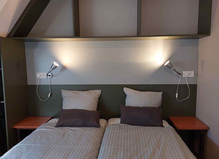 Ferienhaus ZE320 in Oostkapelle, Walcheren, umgeben von gruener Natur und Ruhe.