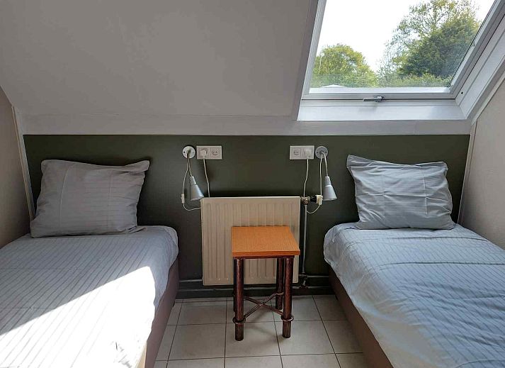 Sonnige Veranda des Ferienhauses ZE320 in Oostkapelle, Walcheren, ideal zum Entspannen.