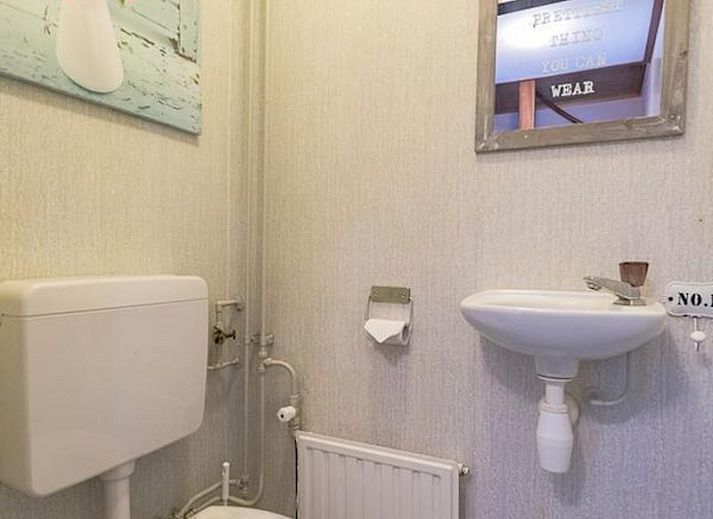 Picknicktisch auf der Terrasse des Ferienhauses VZ1162 in Oostkapelle, Walcheren.