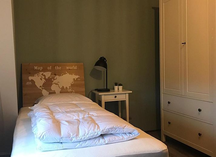 Picknicktisch auf der Terrasse des Ferienhauses VZ1162 in Oostkapelle, Walcheren.